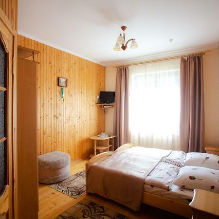 Synyogora Hotell Jaremtje Exteriör bild