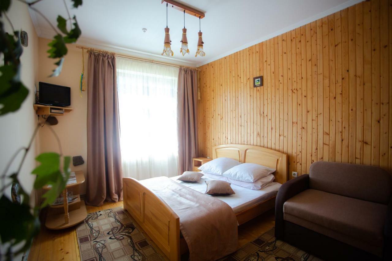 Synyogora Hotell Jaremtje Exteriör bild