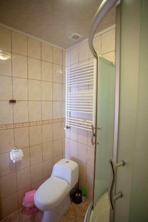Synyogora Hotell Jaremtje Exteriör bild