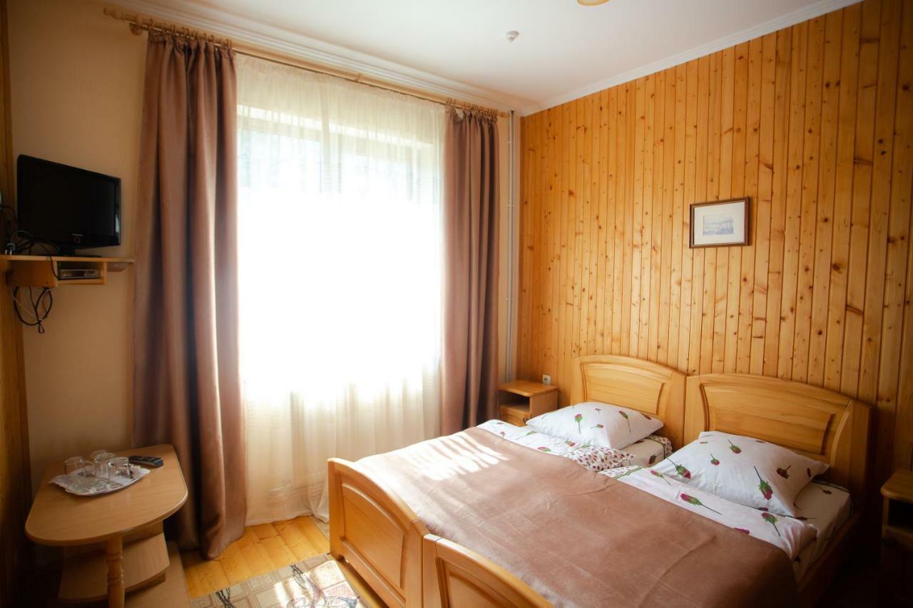 Synyogora Hotell Jaremtje Exteriör bild