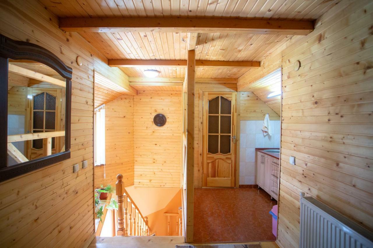 Synyogora Hotell Jaremtje Exteriör bild