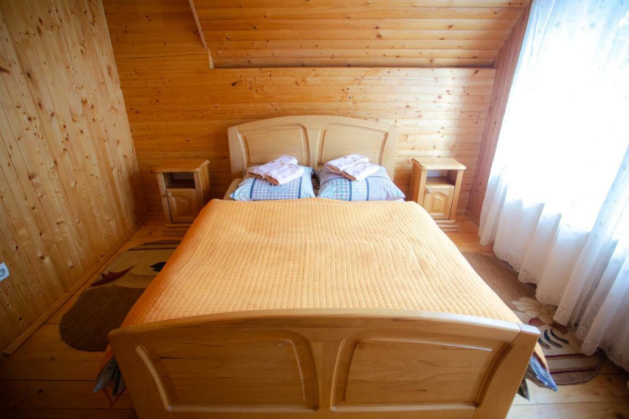 Synyogora Hotell Jaremtje Exteriör bild